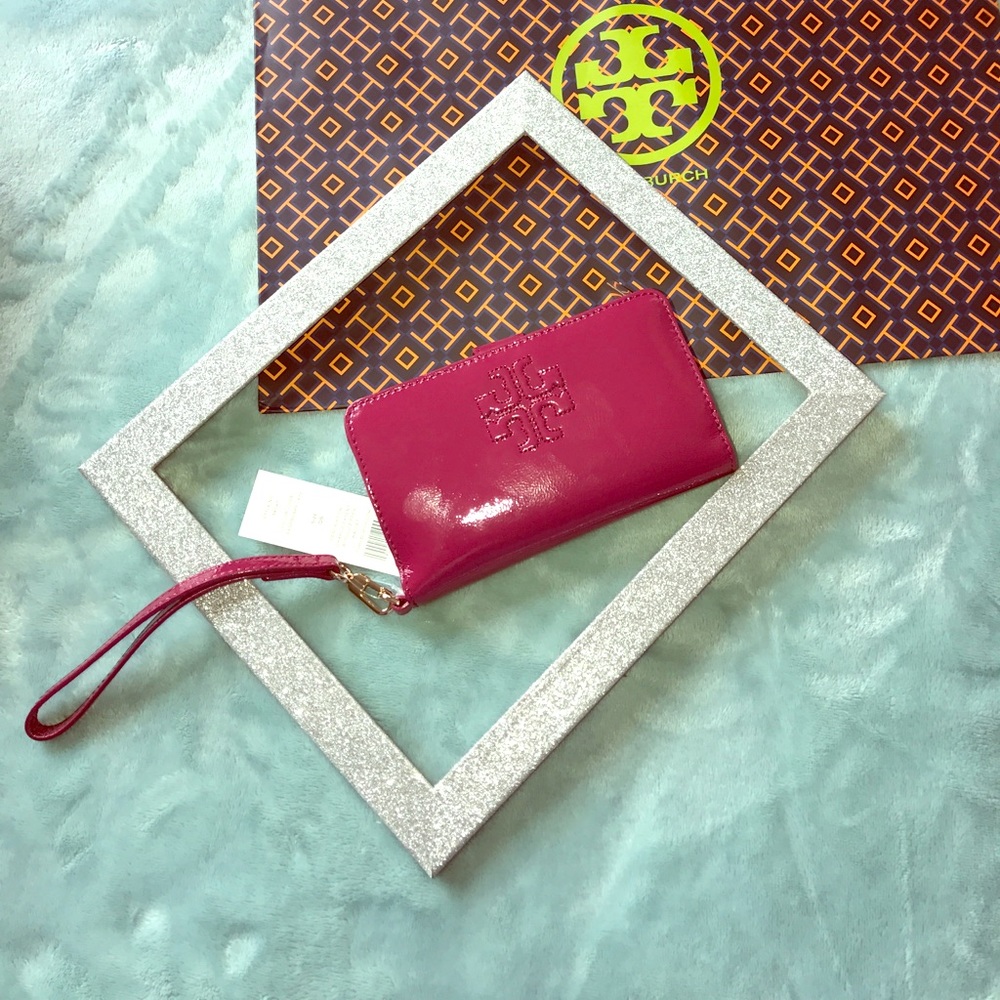 👛NWT Tory Burch Patent bi-fold wallet/wristlet👌