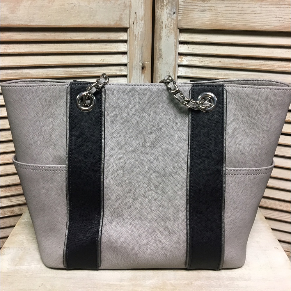 Calvin Klein Handbag. Like New. - Picture 2 of 3