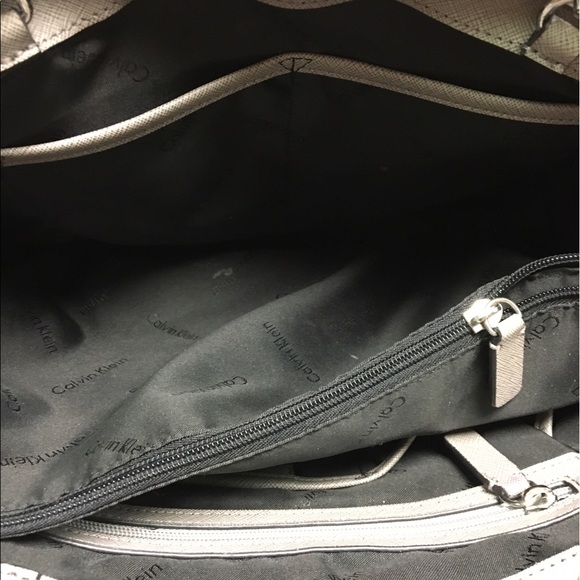 Calvin Klein Handbag. Like New. - Picture 3 of 3