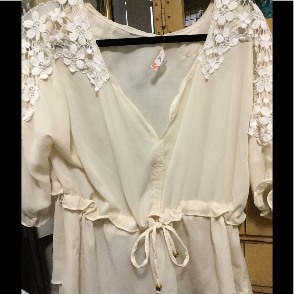 Super cute flows blouse