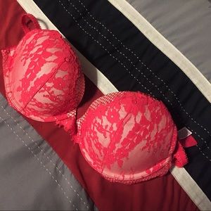 VS 32 DD bra, red lace nwot