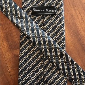 {Romario Manzini} Tie