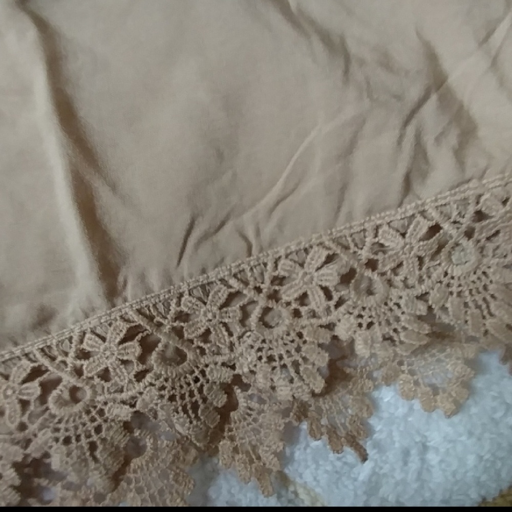 Crochet trim shorts - Picture 3 of 3