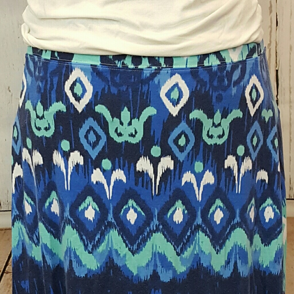 SALE! Maxi Skirt + White Gap T-shirt, Size XL