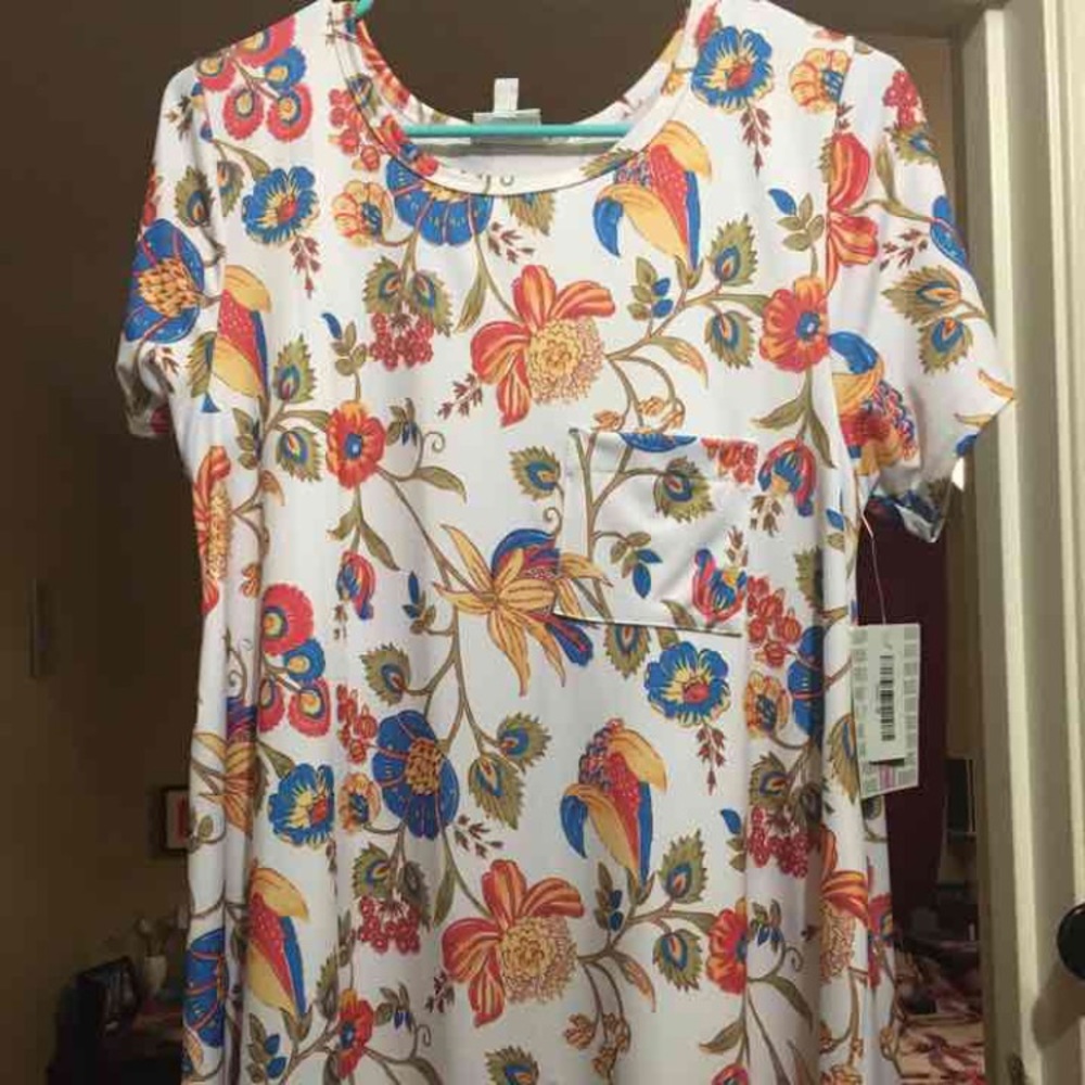 BNWT Unicorn Carly floral M Lularoe