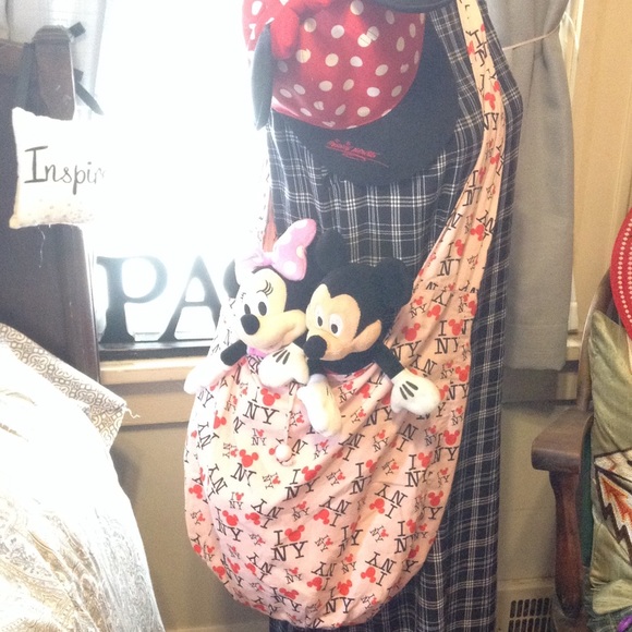 🍎 EXCLUSIVE NYC Disney MICKEY Bucket Bag🍎 - Picture 1 of 8
