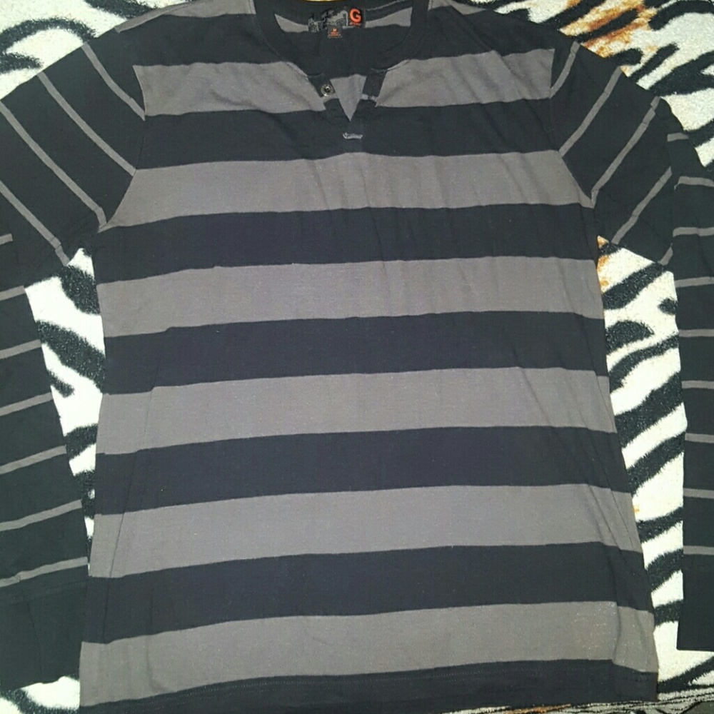 *SOLD* Mens GUESS long sleeve shirt