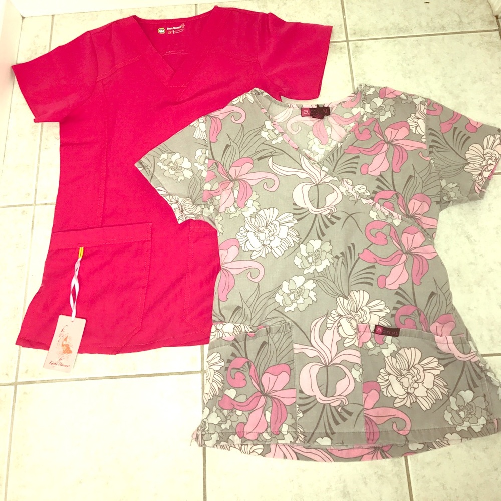 Nursing Scrub tops (2 for 1 ) 🤗