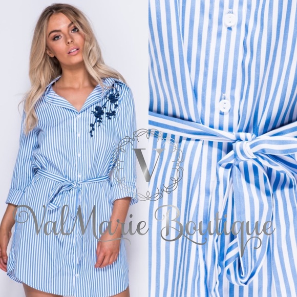 📍CLEARANCE 📍NAVY FLOWER EMBROIDERED  DRESS - Picture 2 of 5