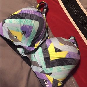 VSX sport bra. 32DDD