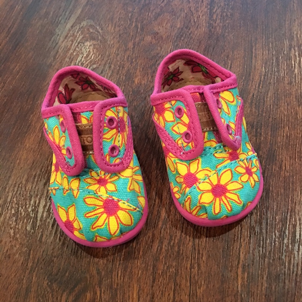 Size 4 Girls Sunflower Toms