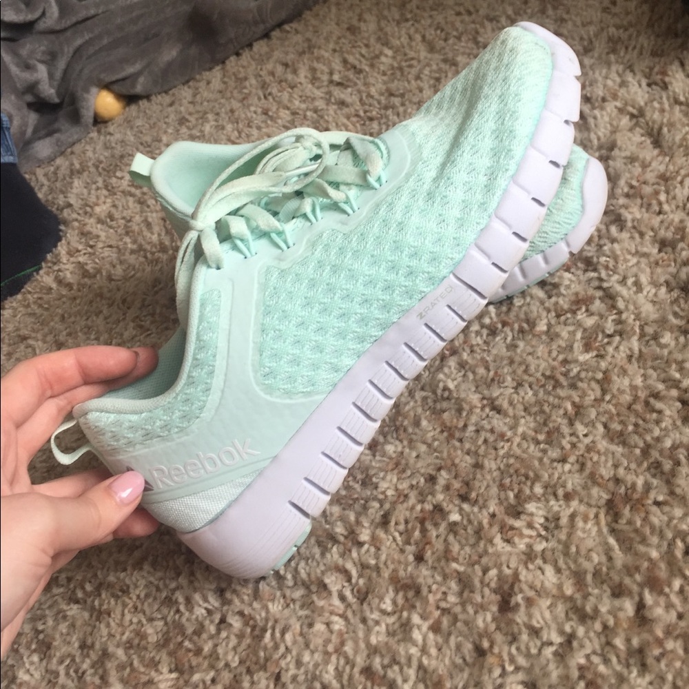 Reebok seafoam size 8 shoes