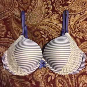 Victoria's Secret 34C purple & white bra