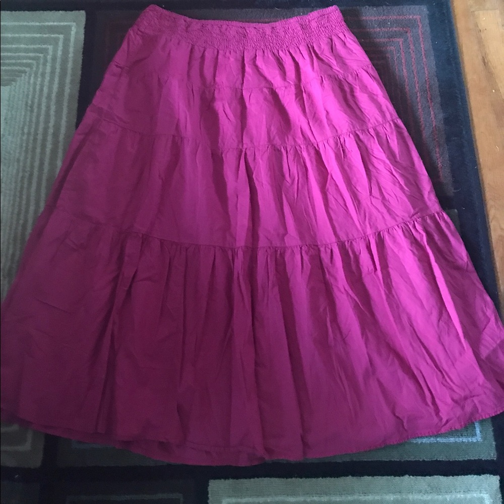 MIDI skirt at the knee of a 5 1/2 women me.