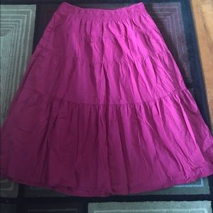 MIDI skirt at the knee of a 5 1/2 women me.