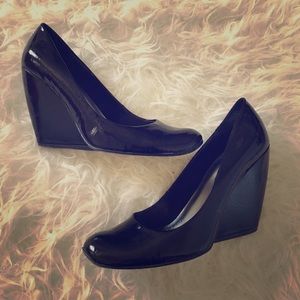 Seychelles Black Wedge