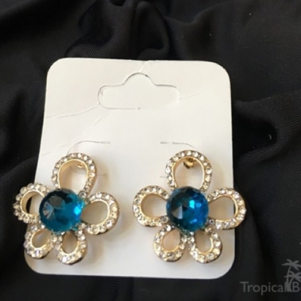 BLUE CRYSTAL FLOWER EARRING