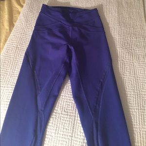 Lululemon Free Flow crops size 4. Like new!