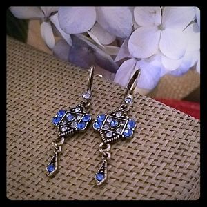Dazzling blue dropdown earrings