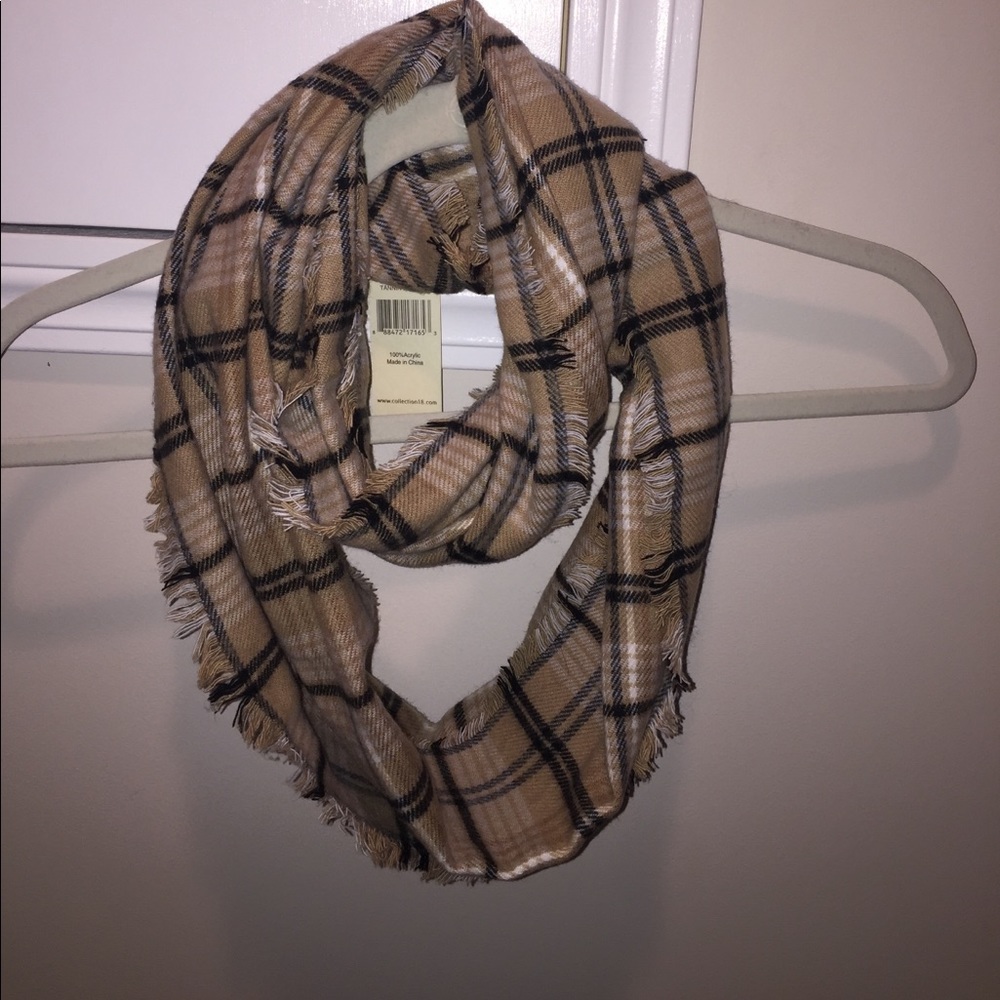 Collection Eighteen infinity scarf