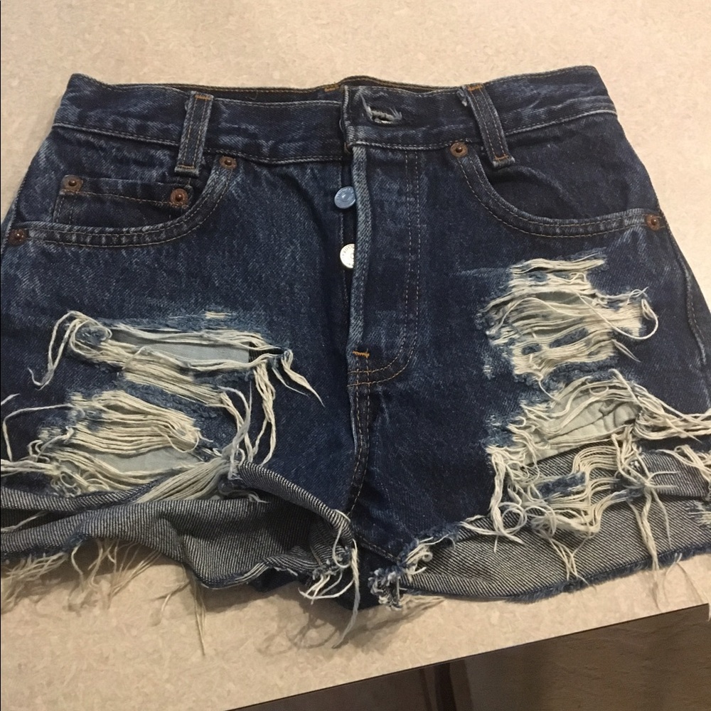 Distressed high waisted Levi shorts
