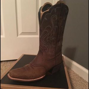 Women's size 9.5 Legend Ariat Boots