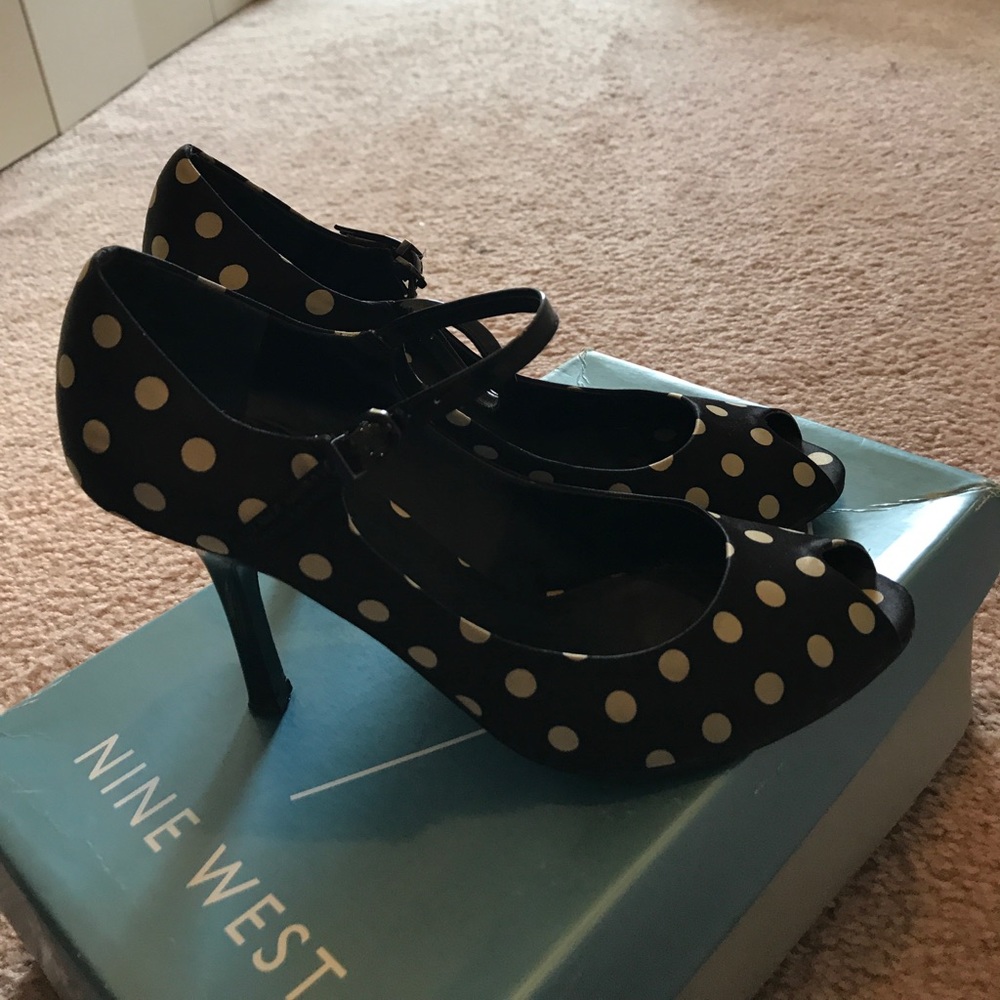 Polka dot pumps