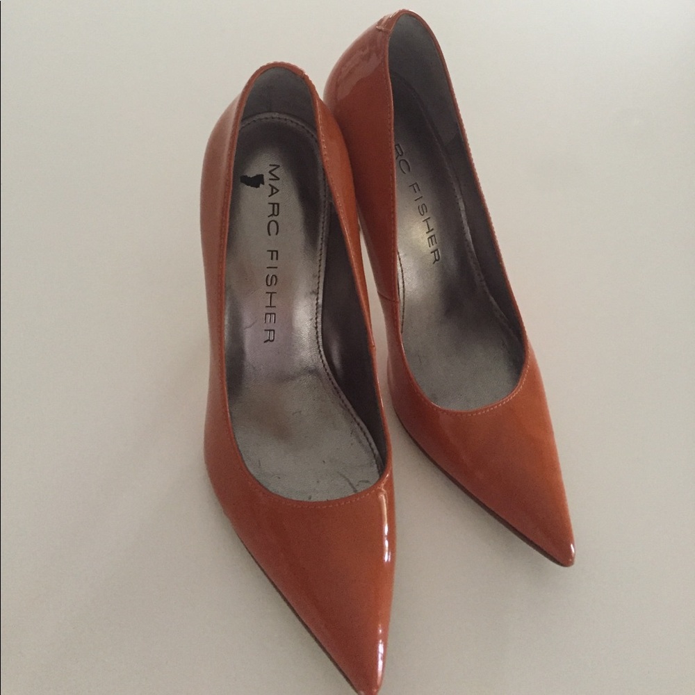 Cute heel shoes about 4 inches high.