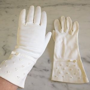 Vintage white fabric gloves with bows