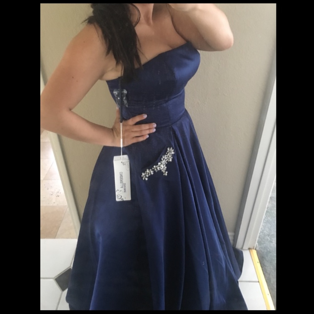 Dress - Picture 2 of 4