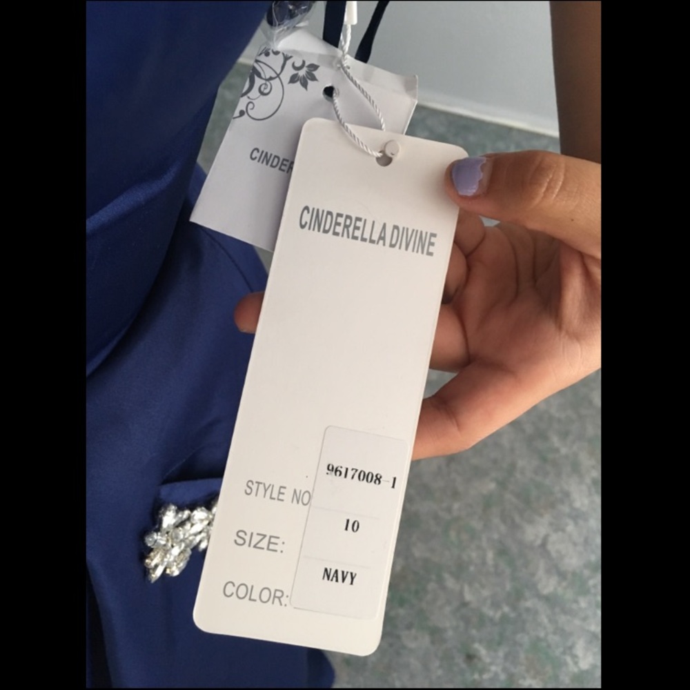 Dress - Picture 3 of 4