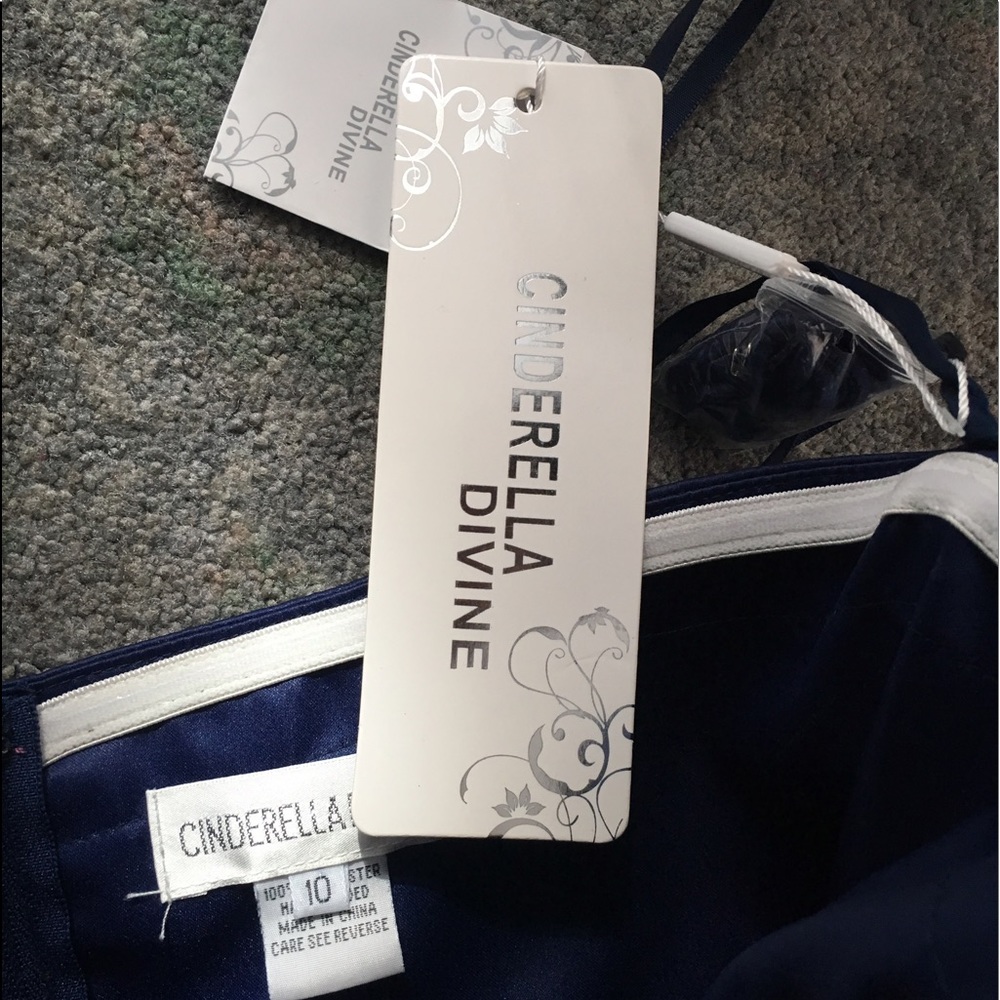 Dress - Picture 4 of 4