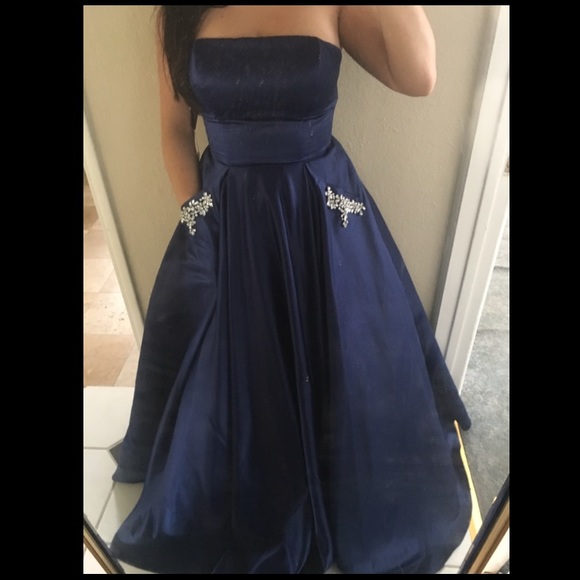 Dresses & Skirts - Dress