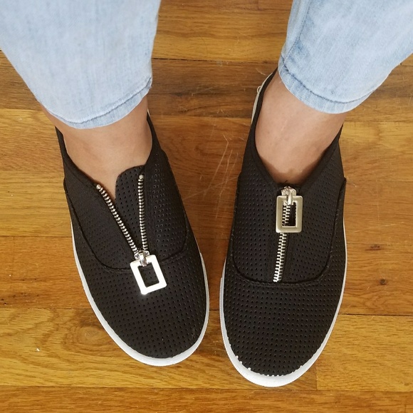 🍃LAST PAIR🍃BLACK SILVER SNEAKERS - Picture 2 of 5