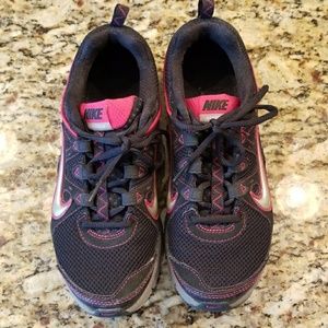 Nike Alvord 9 tennis shoes