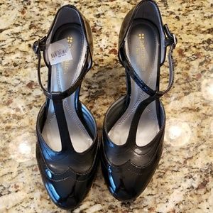 Black naturalizer heels. New, never worn.