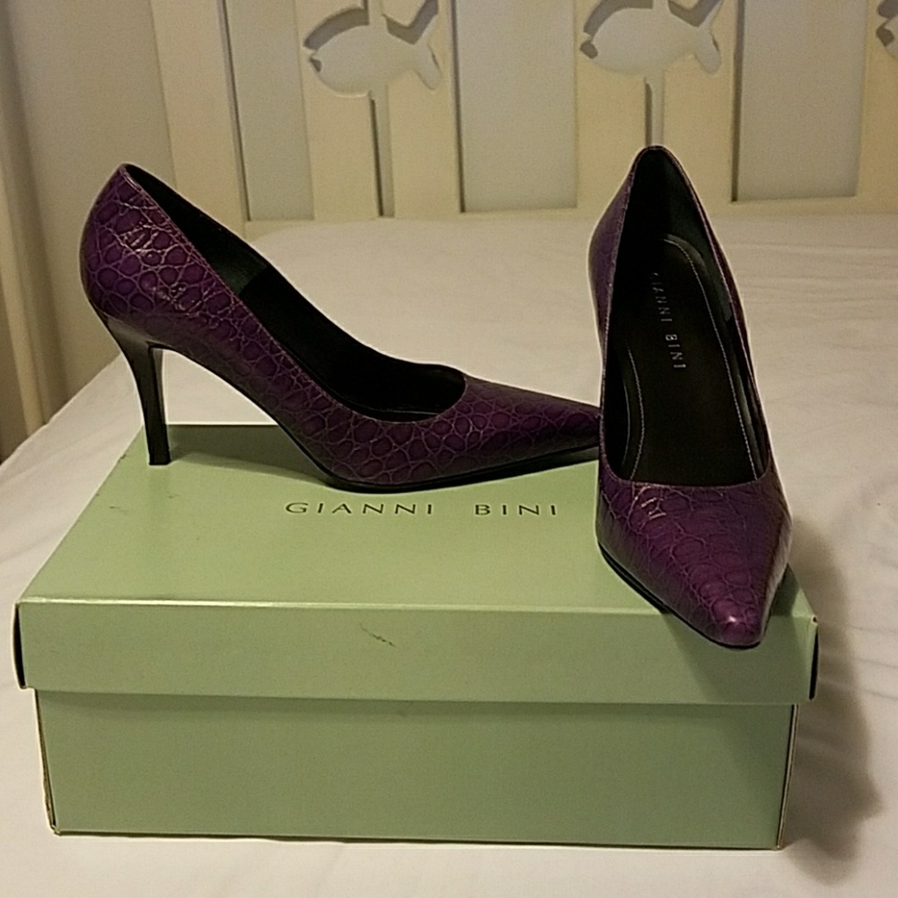 Sexy Gianni Bini Purple Pumps/Heels 7M