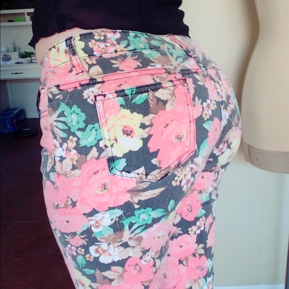 Buffalo David Bitton Denim - 🌸Jeans by BUFFALO Floral print stretch sz 6/8 Med