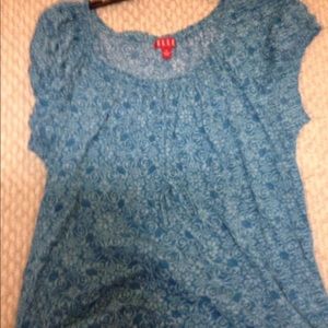 Elle shirt sleeve blue white top