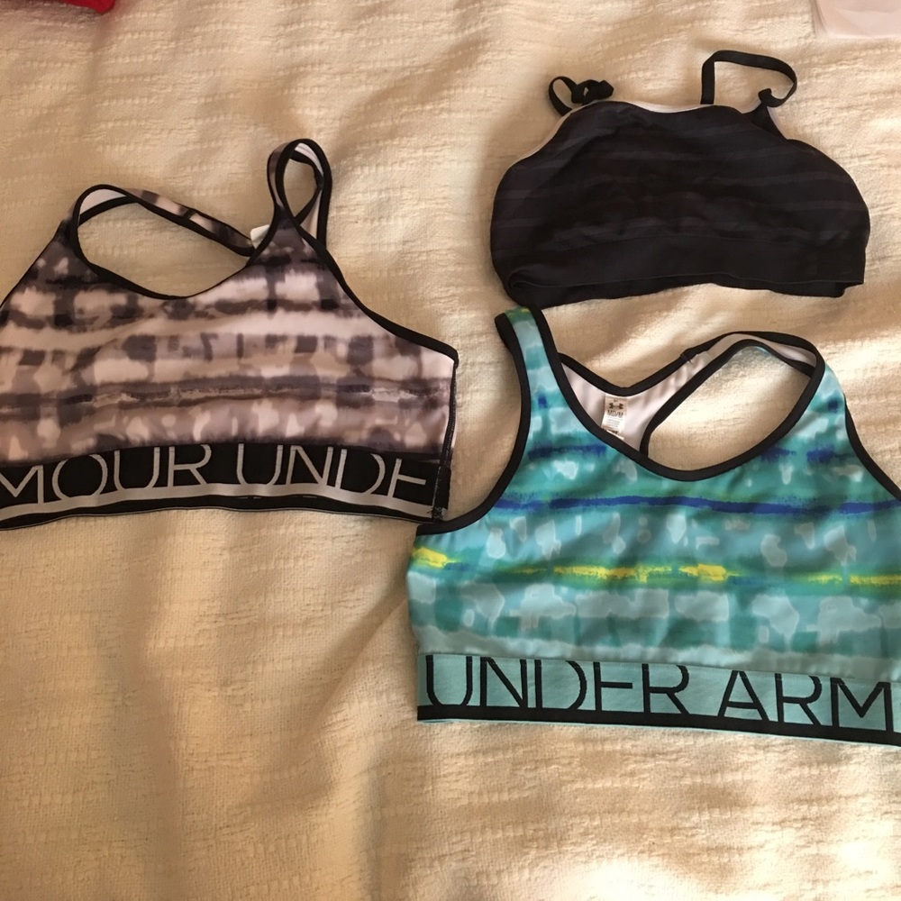 Hardly worn sports bras - under armour