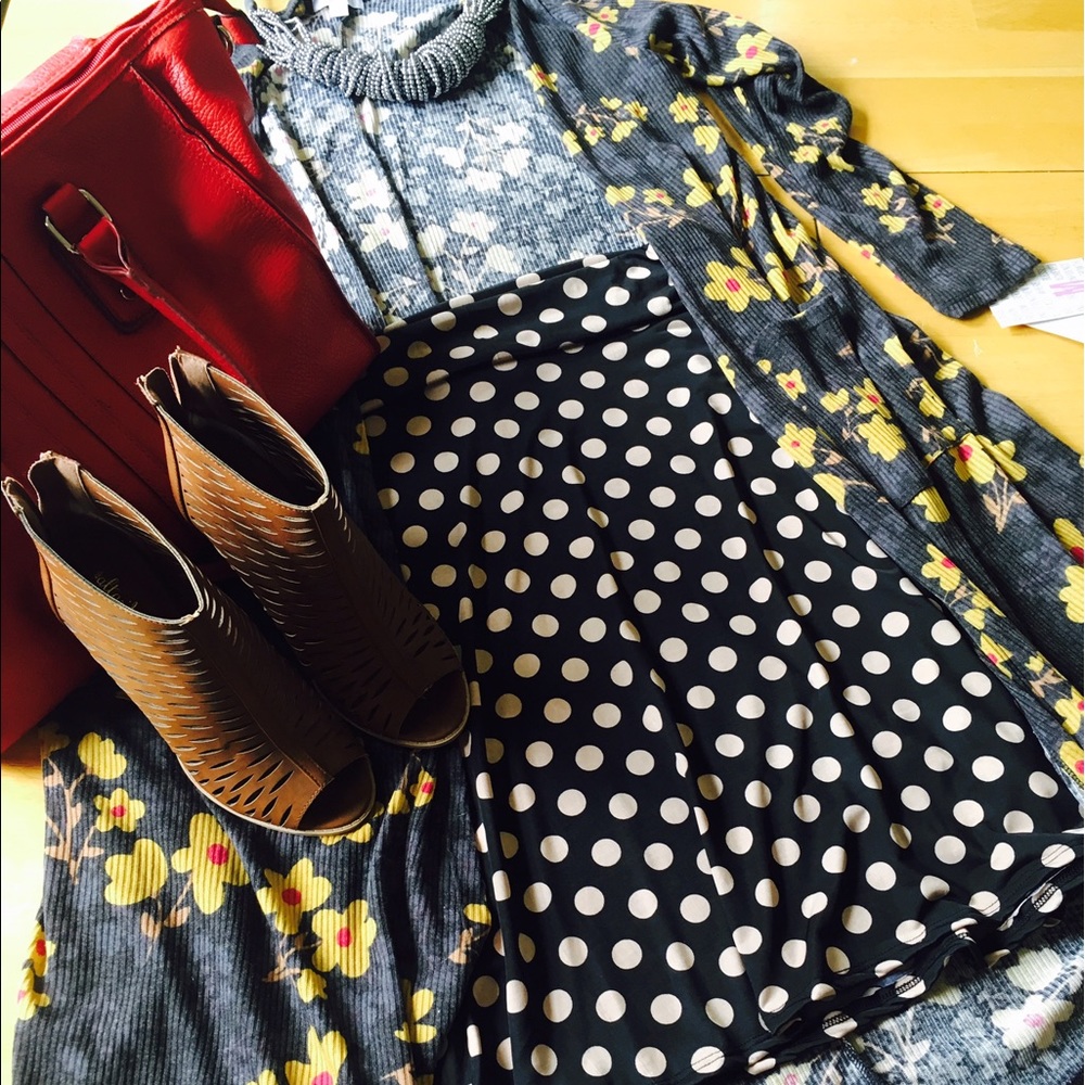EUC LuLaRoe Black azure w/cream polka dots SMALL