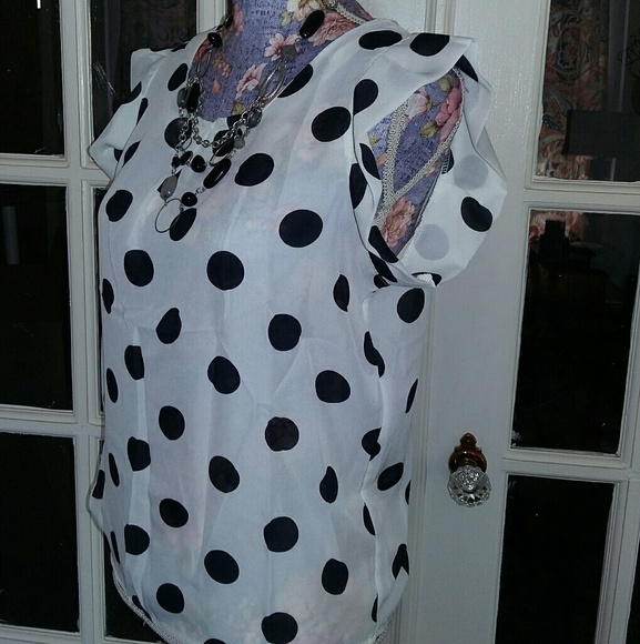 ****Host Pick**** Chiffon Polka Dot Blouse NWT - Picture 5 of 7