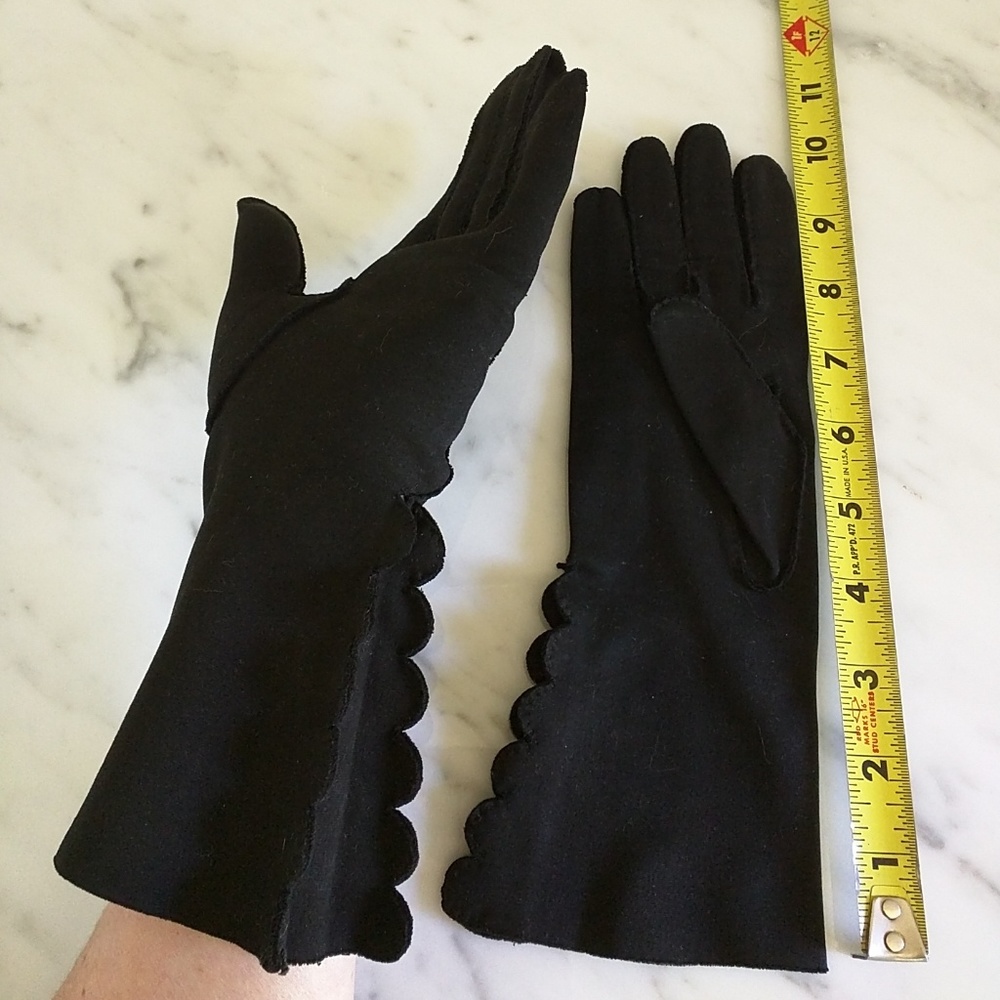 Vintage black stretch fabric scalloped gloves