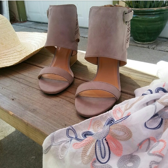 LAST CHANCE!!//The Katherine// Taupe wedge Sandal - Picture 3 of 4