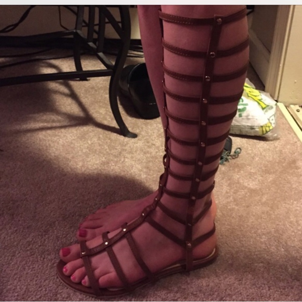 Gladiator sandals size 8 camel color
