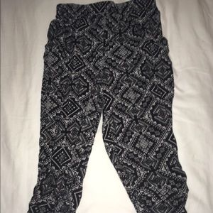 Aztec patterned black/white wind pants