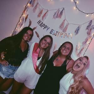 Meet your Posher, Caroline