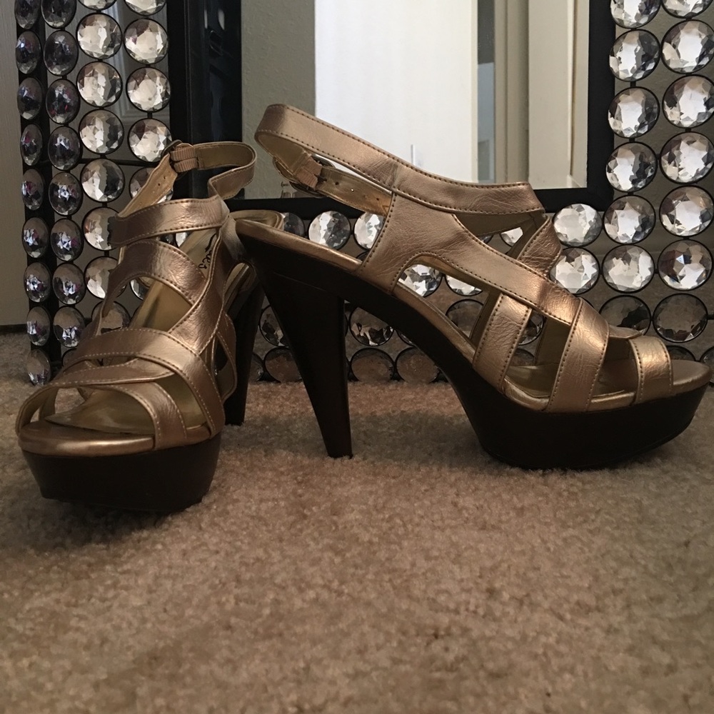 Candies Gold Heels 💛💛💛 Excellent Condition!