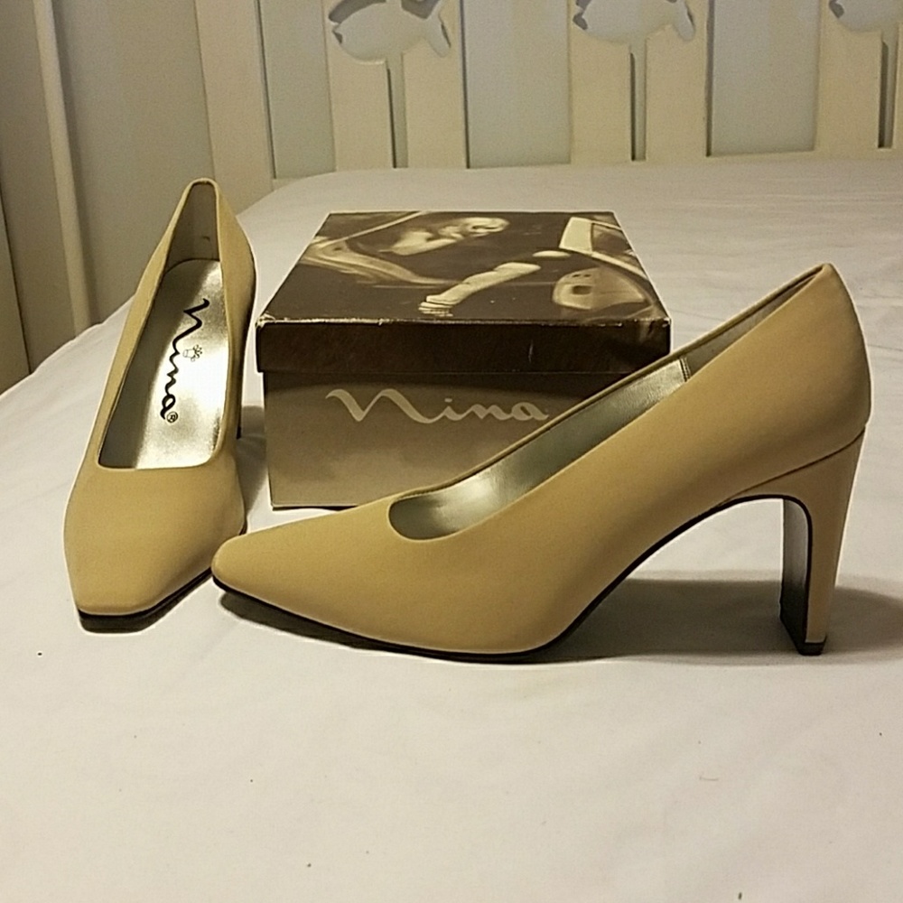 NIB Nina Sand/Tan Pumps 7.5M