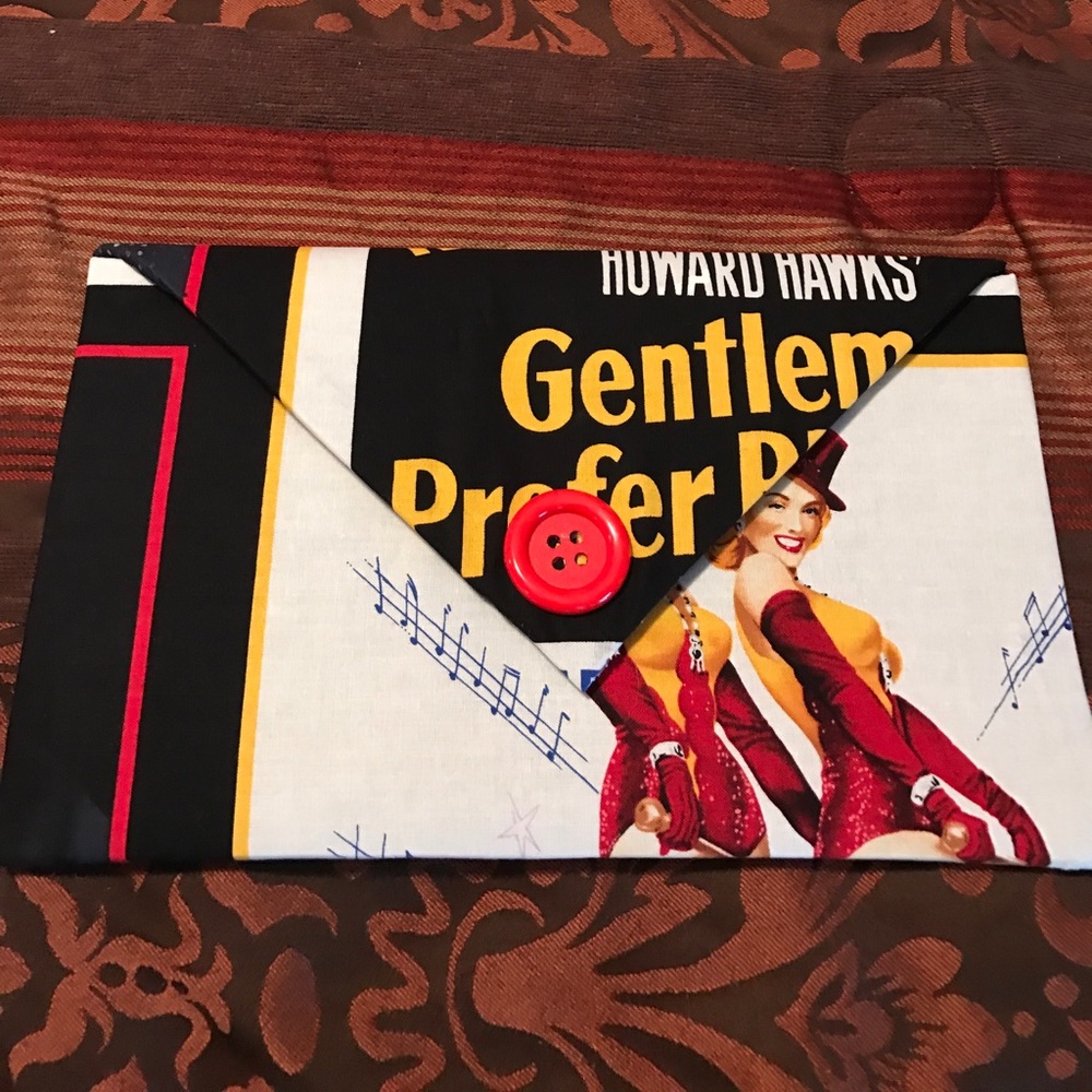 Custom Made Clutch - Picture 3 of 4